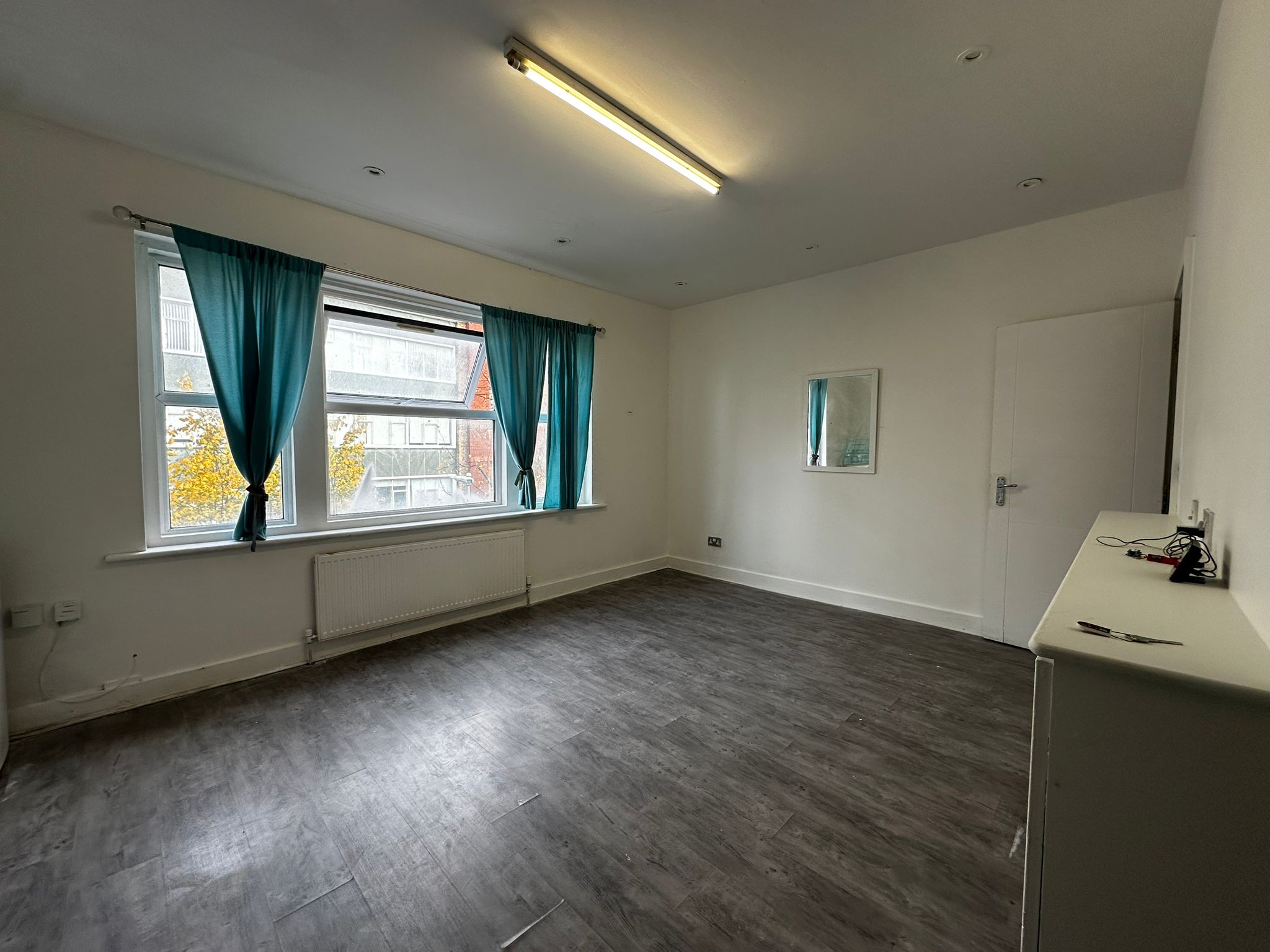 Spacious 1-Bedroom Flat in a Prime Sutton Location ✨ - Image 3