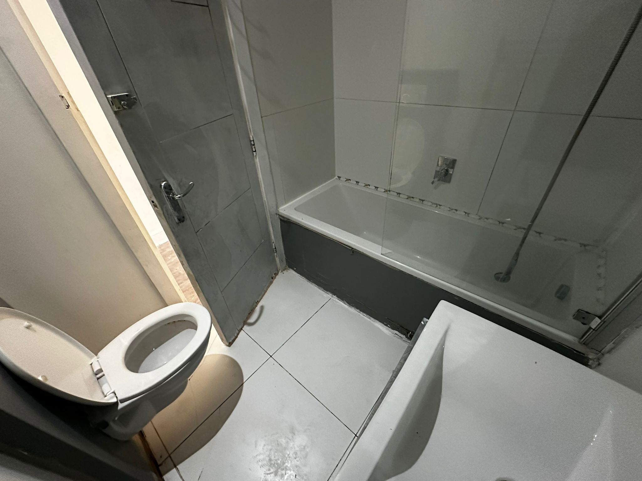 Spacious 1-Bedroom Flat in a Prime Sutton Location ✨ - Image 6