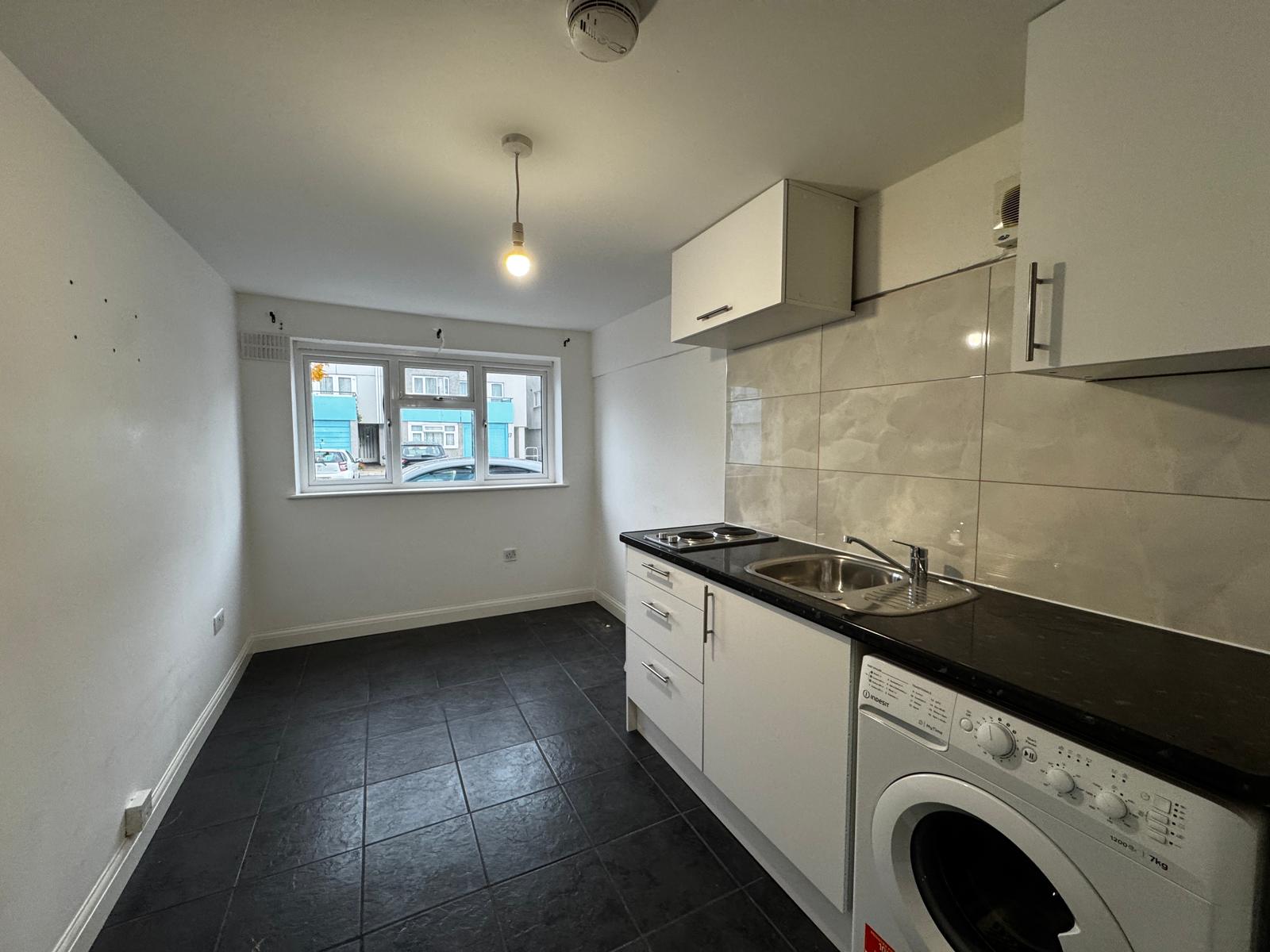 Well- locate, cozy studio - Image 3