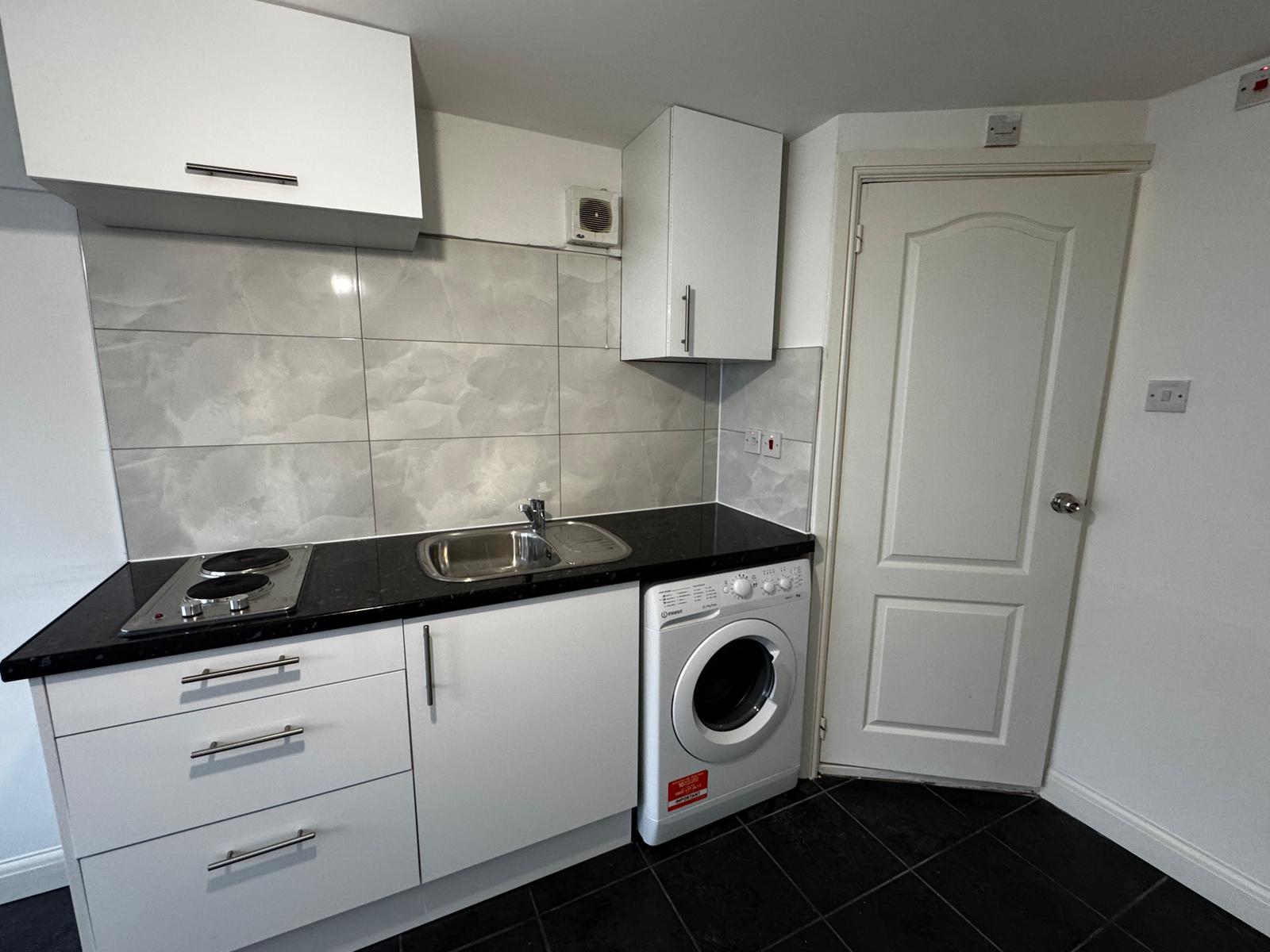 Well- locate, cozy studio - Image 7