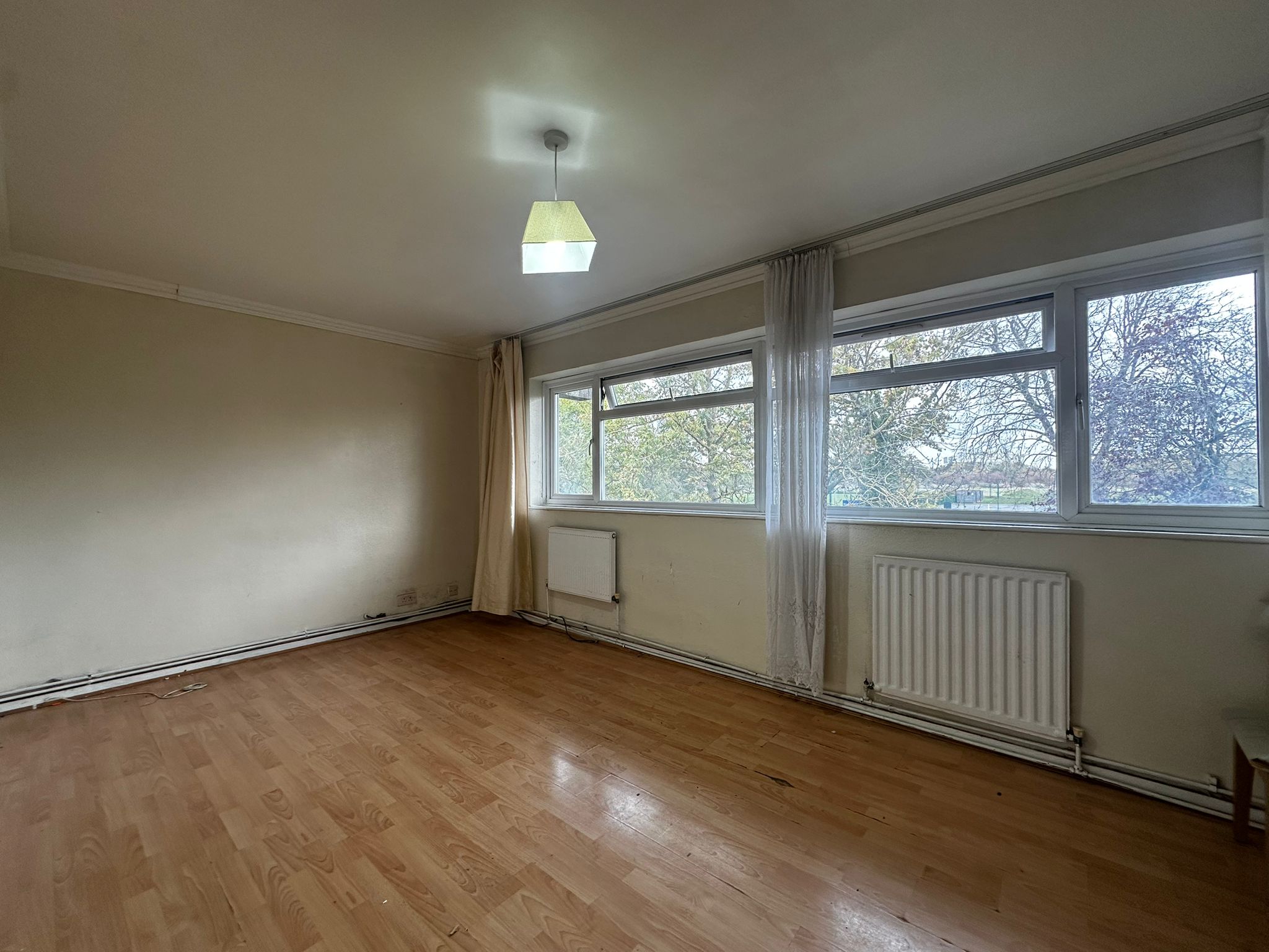 🏡 Spacious 3/4 Bedroom Flat, Mitcham Junction - Image 8