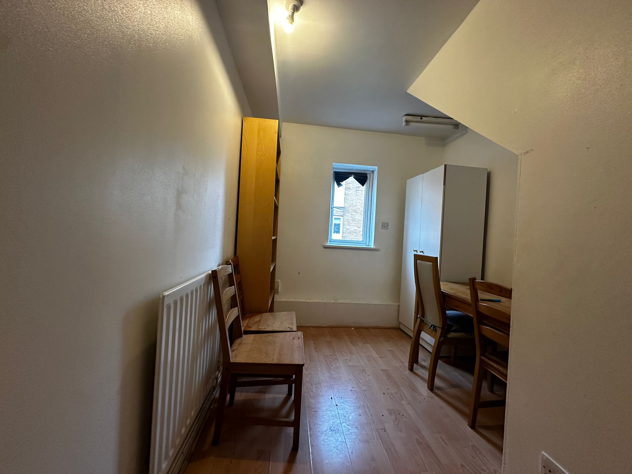 🏡 Spacious 3/4 Bedroom Flat, Mitcham Junction - Image 12