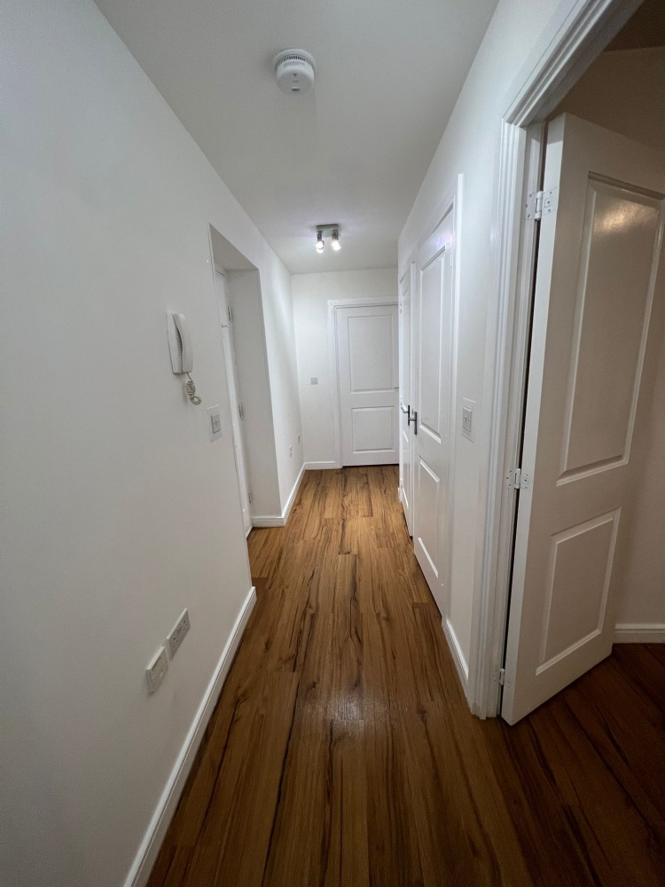 🏡 2-Bedroom Apartment – Refurbished & with Private Parking – Morden - Image 7