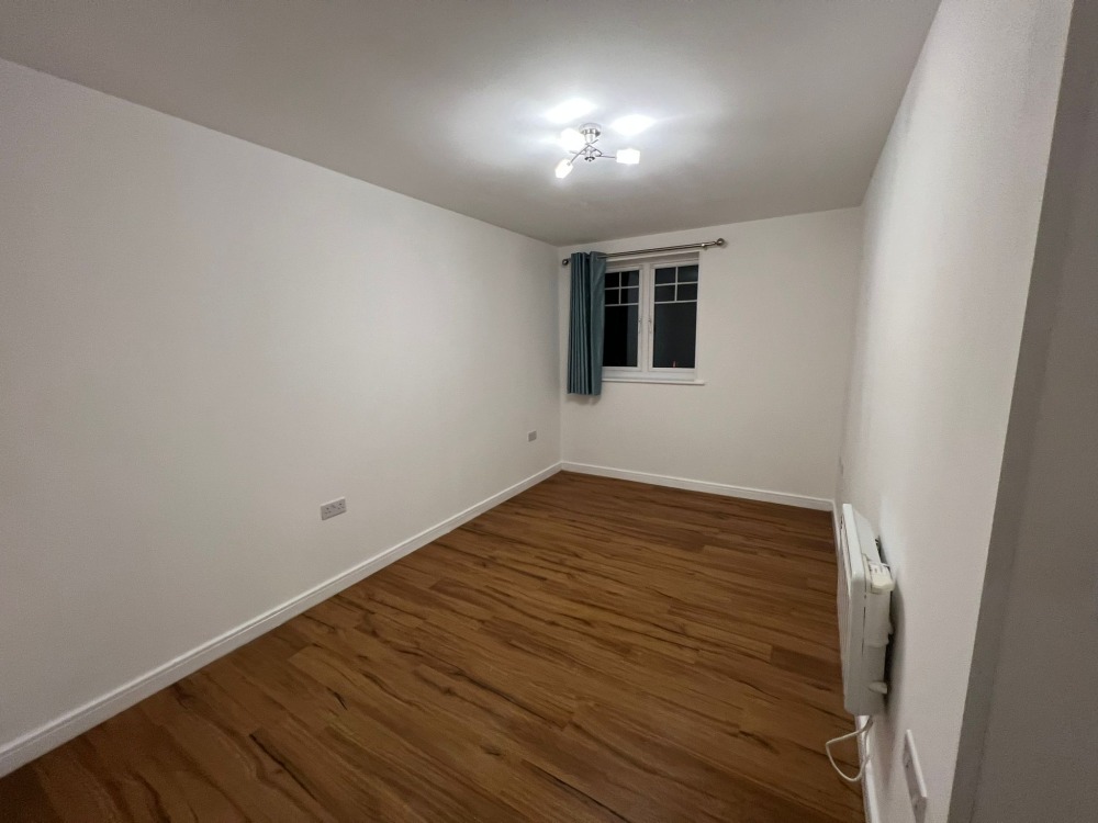 🏡 2-Bedroom Apartment – Refurbished & with Private Parking – Morden - Image 9